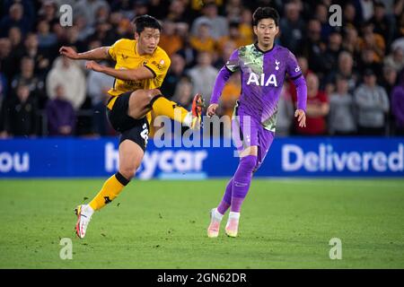 Die Nationalspieler Hee Chan Hwang, von Wolverhampton Wanderers und Son Heung-min von Tottenham Hotspur aus Südkorea waren während des Carabao Cup Third Rou im Einsatz Stockfoto