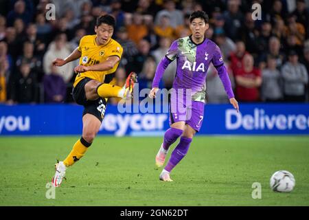 Die Nationalspieler Hee Chan Hwang, von Wolverhampton Wanderers und Son Heung-min von Tottenham Hotspur aus Südkorea waren während des Carabao Cup Third Rou im Einsatz Stockfoto