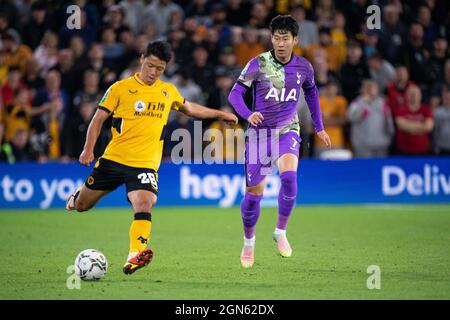 Die Nationalspieler Hee Chan Hwang, von Wolverhampton Wanderers und Son Heung-min von Tottenham Hotspur aus Südkorea waren während des Carabao Cup Third Rou im Einsatz Stockfoto