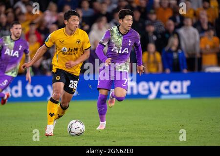 Die Nationalspieler Hee Chan Hwang, von Wolverhampton Wanderers und Son Heung-min von Tottenham Hotspur aus Südkorea waren während des Carabao Cup Third Rou im Einsatz Stockfoto