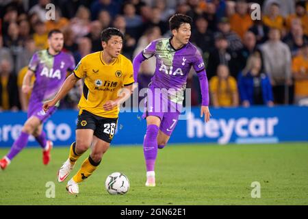 Die Nationalspieler Hee Chan Hwang, von Wolverhampton Wanderers und Son Heung-min von Tottenham Hotspur aus Südkorea waren während des Carabao Cup Third Rou im Einsatz Stockfoto