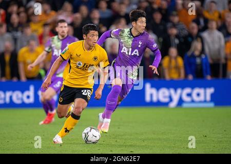 Die Nationalspieler Hee Chan Hwang, von Wolverhampton Wanderers und Son Heung-min von Tottenham Hotspur aus Südkorea waren während des Carabao Cup Third Rou im Einsatz Stockfoto