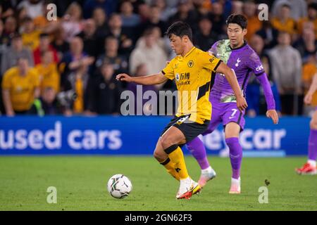 Die Nationalspieler Hee Chan Hwang, von Wolverhampton Wanderers und Son Heung-min von Tottenham Hotspur aus Südkorea waren während des Carabao Cup Third Rou im Einsatz Stockfoto