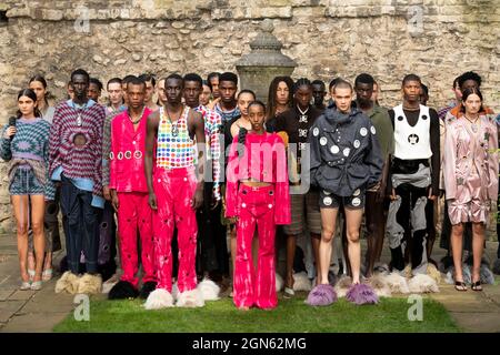 ERKLÄREN SIE SS22 Runway während der London Fashion Week am 2021. September - London, Großbritannien. 21/09/2021 Stockfoto