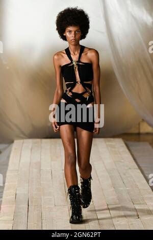 Mailand, Italien. September 2021. ROBERTO CAVALLI SS22 Runway während der Milan Fashion Week am 2021. September - Mailand, Italien. 22/09/2021 Credit: dpa/Alamy Live News Stockfoto