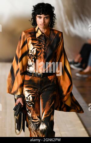 Mailand, Italien. September 2021. ROBERTO CAVALLI SS22 Runway während der Milan Fashion Week am 2021. September - Mailand, Italien. 22/09/2021 Credit: dpa/Alamy Live News Stockfoto