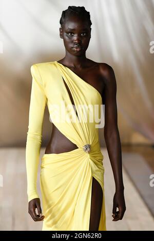 Mailand, Italien. September 2021. ROBERTO CAVALLI SS22 Runway während der Milan Fashion Week am 2021. September - Mailand, Italien. 22/09/2021 Credit: dpa/Alamy Live News Stockfoto