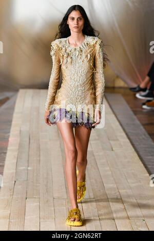 Mailand, Italien. September 2021. ROBERTO CAVALLI SS22 Runway während der Milan Fashion Week am 2021. September - Mailand, Italien. 22/09/2021 Credit: dpa/Alamy Live News Stockfoto