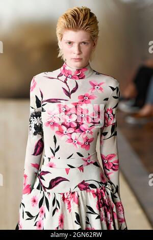 Mailand, Italien. September 2021. ROBERTO CAVALLI SS22 Runway während der Milan Fashion Week am 2021. September - Mailand, Italien. 22/09/2021 Credit: dpa/Alamy Live News Stockfoto