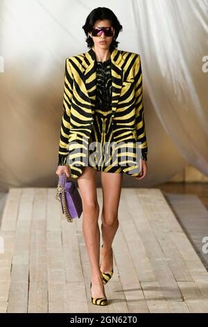 Mailand, Italien. September 2021. ROBERTO CAVALLI SS22 Runway während der Milan Fashion Week am 2021. September - Mailand, Italien. 22/09/2021 Credit: dpa/Alamy Live News Stockfoto
