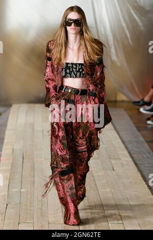 Mailand, Italien. September 2021. ROBERTO CAVALLI SS22 Runway während der Milan Fashion Week am 2021. September - Mailand, Italien. 22/09/2021 Credit: dpa/Alamy Live News Stockfoto