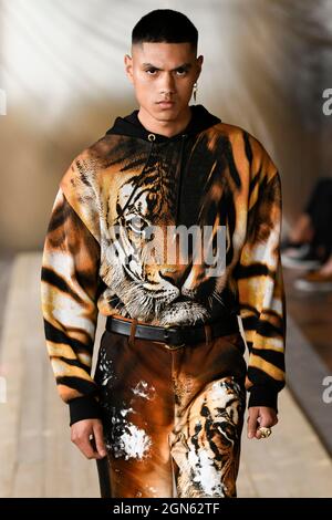 Mailand, Italien. September 2021. ROBERTO CAVALLI SS22 Runway während der Milan Fashion Week am 2021. September - Mailand, Italien. 22/09/2021 Credit: dpa/Alamy Live News Stockfoto