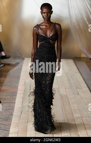 Mailand, Italien. September 2021. ROBERTO CAVALLI SS22 Runway während der Milan Fashion Week am 2021. September - Mailand, Italien. 22/09/2021 Credit: dpa/Alamy Live News Stockfoto