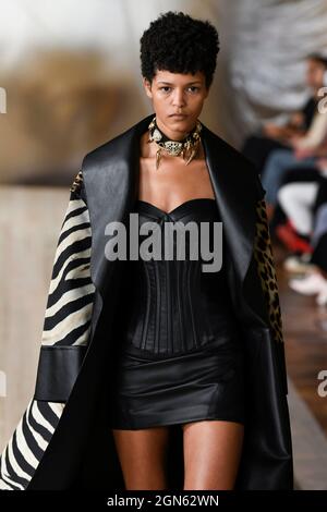 Mailand, Italien. September 2021. ROBERTO CAVALLI SS22 Runway während der Milan Fashion Week am 2021. September - Mailand, Italien. 22/09/2021 Credit: dpa/Alamy Live News Stockfoto