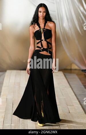Mailand, Italien. September 2021. ROBERTO CAVALLI SS22 Runway während der Milan Fashion Week am 2021. September - Mailand, Italien. 22/09/2021 Credit: dpa/Alamy Live News Stockfoto