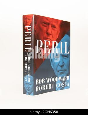 Peril, ein Buch von Bob Woodward und Robert Costa, über die US-Wahl 2020 und den Übergang von der Trump-Präsidentschaft zur Biden-Präsidentschaft. Stockfoto