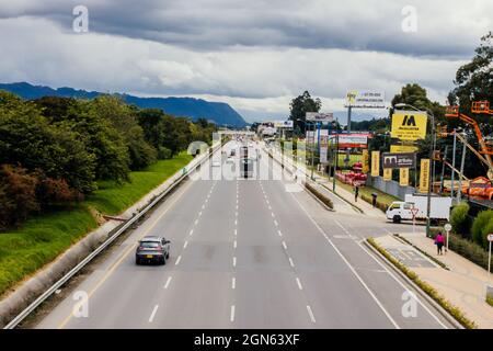 nördliche Autobahn am Stadtrand von Bogotá in der Gemeinde Chía Cundinamraca Stockfoto