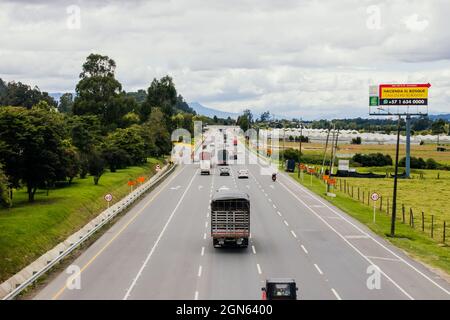 nördliche Autobahn am Stadtrand von Bogotá in der Gemeinde Chía Cundinamraca Stockfoto