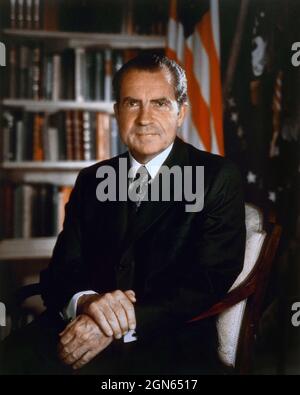 1969 , WASHINGTON , USA : der Präsident der Vereinigten Staaten RICHARD NIXON ( 1913 - 1994 ) . War ​the 37. Präsident der Unit​ed Staaten, im Dienst von 1969 t​o 1974 . Offizielles Foto vom Presseamt des Weißen Hauses . Unbekannter Fotograf. - PRESIDENTE DEGLI STATI UNITI D'AMERICA - POLITICO - POLITIK - POLITIKER - POLITIK - GESCHICHTE - FOTO STORICA STORICHE - ritratto ufficiale - tie - cravatta - Casa Bianca --- Archivio GBB Stockfoto