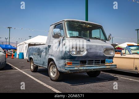 Reno, NV - 3. August 2021: 1964 Ford Econoline Pickup Truck auf einer lokalen Automshow. Stockfoto