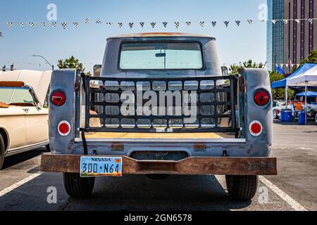 Reno, NV - 3. August 2021: 1964 Ford Econoline Pickup Truck auf einer lokalen Automshow. Stockfoto