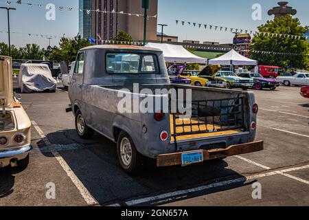 Reno, NV - 3. August 2021: 1964 Ford Econoline Pickup Truck auf einer lokalen Automshow. Stockfoto