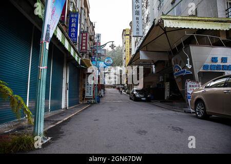 Blick auf eine Straße von Nantou rund um den Sun Moon Lake. Stockfoto