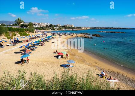 Coral Bay Beach, Peyia, Paphos-Viertel, Zypern. Stockfoto