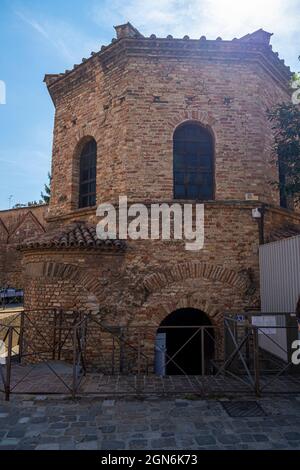 Außenansicht des Baptistery of the Arians (Battistero degli Ariani). Ravenna, Emilia Romagna, Italien, Europa. Stockfoto