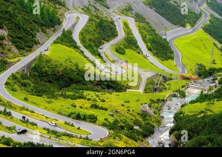 Zickzackstraße zum Stilfserjoch (Höhe: 2.757 m), Valdidentro, Südtirol, Italien. Stockfoto