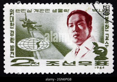 NORDKOREA - UM 1964: Eine in Nordkorea gedruckte Marke zeigt Prof. Kim Bong Han, nordkoreanischer Chirurg, um 1964 Stockfoto