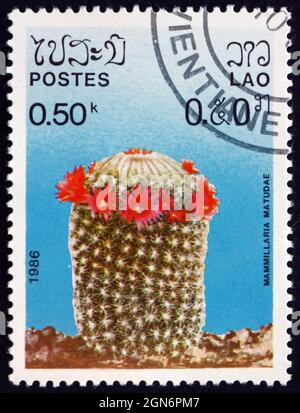 LAOS - UM 1986: Eine in Laos gedruckte Briefmarke zeigt Pincushion Cactus, Mammillaria Matudae, um 1986 Stockfoto