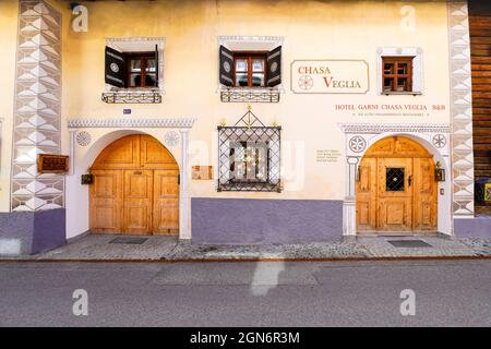 Hotel Chasa-Veglia malerisches Gebäude in Zernez, Schweiz, Zernez ist Gemeinde des Kantons Graubünden in der Schweiz. Zernez (1474 m Stockfoto