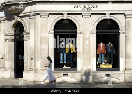 London, England, Großbritannien. RAG & Bone Ladenfront am Sloane Square. Stockfoto