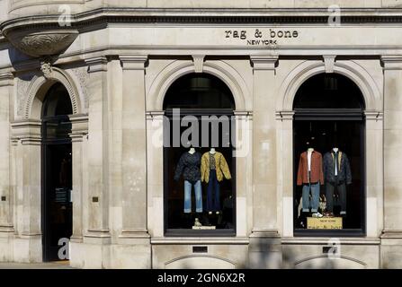 London, England, Großbritannien. RAG & Bone Ladenfront am Sloane Square. Stockfoto