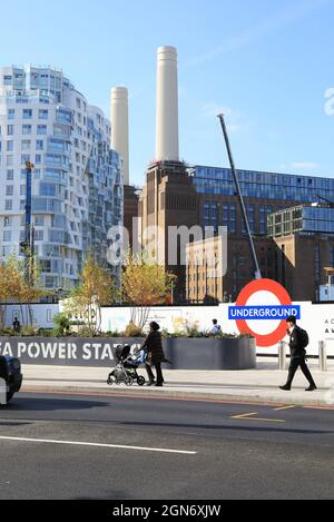 Die neue U-Bahn-Station Battersea Power Station an der Northern Line Extemsion hält im September 2021 im Südosten Londons, Großbritannien Stockfoto