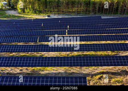 Photovoltaikzellen in Solarzellen Stockfoto