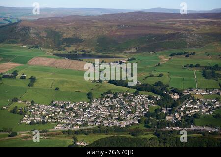 Eine Luftaufnahme des Dorfes Embsay in der Nähe, von Skipton, North Yorkshire, Nordengland, Großbritannien Stockfoto