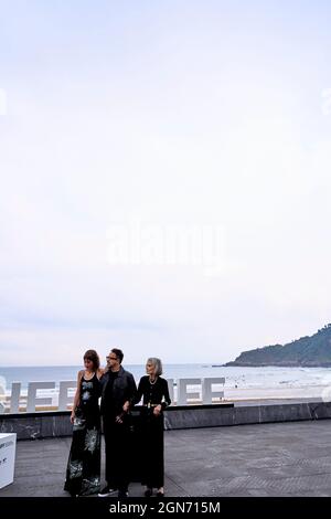 San Sebastian, Spanien. September 2021. Almudena Amor, Vera Valdez, Paco Plaza besuchten am 23. September 2021 im Kursaal Palace in Donostia/San Sebastian, Spanien, die „Großmutter“ Photocall während des 69. San Sebastian International Film Festival. Quelle: MPG/Alamy Live News Stockfoto