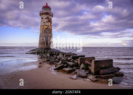 Der Punkt des Ayr Lighthouse, AKA Talacre Lighthouse. Es handelt sich um ein denkmalgeschütztes Gebäude der Klasse II an der Spitze von Ayr, in der Nähe des Dorfes Talacre in Nor Stockfoto