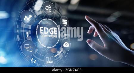Edge Computing Moderne IT-Technologie auf virtuellem Bildschirm Konzept. Stockfoto