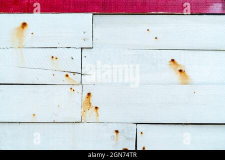 Weiße Holzwand Textur Hintergrund. Holzdiele Oberfläche Textur Hintergrund. Holz Holz Wand Textur Hintergrund. Außendesign. Die orange Farbe Stockfoto