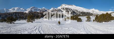 Landschaft mit viel Schnee auf Lukmanier im Tessin, auf den Schweizer alpen. Keine Leute drin Stockfoto