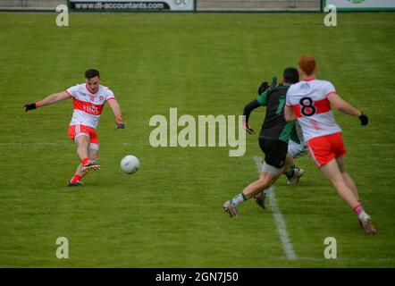 GAA Fußball unter 20 Inter County Spiel Derry (in rot) gegen Fermanagh. ©George Sweeney / Alamy Stockfoto Stockfoto