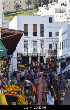 Marokkanischer traditioneller Souk in Tetouan Stockfoto