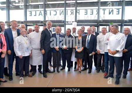 Präsident der Metropole Lyon Bruno Bernard, Christophe Marguin, Präsident des Rhone-Departements Christophe Guilloteau, Präsident der Region Auvergne Rhone Alpes Laurent Wauquiez, Präfekt von Rhone Pascal Mailhos, Präsident von GL Events Olivier Ginon, Jerome Bocuse, Marie Odile Fondeur, Bürgermeister von Lyon Gregory Doucet, Regis Marcon nimmt an der Einweihung von Sirha 2021 in Lyon, Frankreich, am 23. September 2021 Teil. Foto von Julien Reynaud/APS-Medias/ABACAPRESS.COM Stockfoto