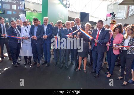 Präsident von GL Events Olivier Ginon, Jerome Bocuse, Bürgermeister von Lyon Gregory Doucet, Präsident der Lyon Metropole Bruno Bernard, Präsident des Rhone-Departements Christophe Guilloteau, Präfekt von Rhone Pascal Mailhos, Präsident der Region Auvergne Rhone Alpes Laurent Wauquiez, Marie Odile Fondeur, Guillaume Gomez nimmt an der Einweihung von Sirha 2021 in Lyon, Frankreich, am 23. September 2021 Teil. Foto von Julien Reynaud/APS-Medias/ABACAPRESS.COM Stockfoto