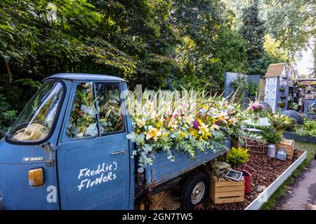 Freddie's Flowers Ausstellung und Stand auf der RHS Chelsea Flower Show, die im September 2021 auf dem Gelände des Royal Hospital Chelsea, London SW3, stattfand Stockfoto
