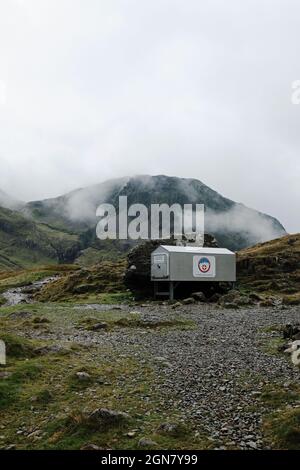 Styhead Tarn Mountain Rescue Box Stockfoto