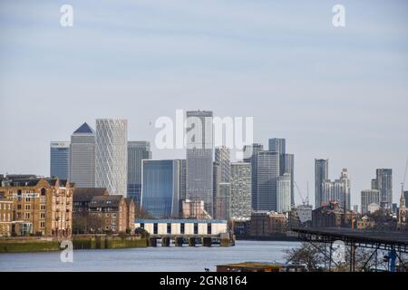 Skyline von Canary Wharf, Blick von Butler's Wharf. London, Großbritannien 2021. Stockfoto